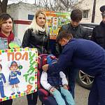 Родительский патруль города Буденновска проводит экспресс-уроки по правилам перевозки детей в рамках кампании «Без вас не получится!»