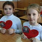 Открытки с пожеланием соблюдать ПДД смастерили ставропольские школьники в канун 8 марта