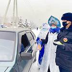 В пгт. Каа-Хем «Новогодний патруль» призвал участников дорожного движения к соблюдению ПДД