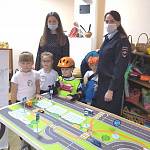 На практикумах «Лаборатории безопасности» новгородские дошкольники совершенствуют технику поведения на дорогах