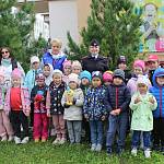 Инспекторы ГИБДД г. Кемерово совместно с педагогами провели для ребят мероприятие «Десант БДД»