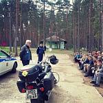  В загородном оздоровительном лагере «Чайка» сотрудники ГИБДД и байкеры провели урок по соблюдению ПДД