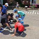 Юные пешеходы изучают принципы построения безопасного маршрута на самостоятельно оборудованных площадках