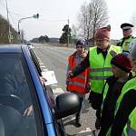 Юные помощники Госавтоинспекции призывают водителей соблюдать дорожные правилао