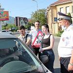В Пятигорске с помощью тематического фотопроекта представители национальных культур призывают позаботиться о детской безопасности на дорогах