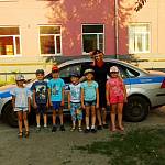 В Карелии автоинспекторы в жилых кварталах обучают детей правилам безопасного поведения на дорогах 