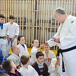 В Нальчике судья международной категории по дзюдо и его юные воспитанники поддержали социальную акцию «Сложности перехода»
