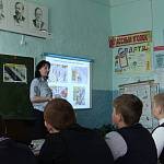 Госавтоинспекторы Новосибирской области проводят с учащимися школ Новосибирского района разъяснительную работу по недопущению нарушений при управлении двухколесным транспортом