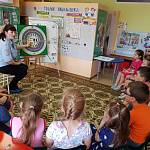 В детских садах Югры закрепляют знания о безопасном поведении на улице 