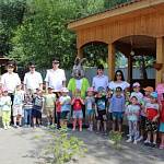 Автоинспекторы в День образования службы Госавтоинспекции в поддержку детской безопасности встретились с воспитанниками детского сада