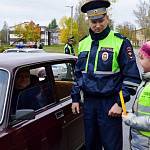 В Новгородской области организовали консультационные пункты по правилам дорожного движения вблизи пешеходных переходов 
