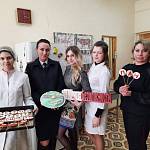В Новгородской области Масленицу отметили десертами по дорожной тематике