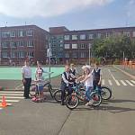Инспекторы ГИБДД совместно с педагогами организовали для учащихся «Велозабег»
