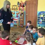 Тымовские Госавтоинспекторы провели занятие по ПДД в детском саду