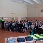 Сотрудники военной автоинспекции вместе с инспекторами ГИБДД побывали в одной из школ Вологодской области