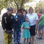 В Новороссийске театральные коллективы и Госавтоинспекторы вместе напоминают детям о Правилах дорожного движения.
