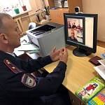 Сотрудники ГИБДД Свердловской области общаются со школьниками отдаленных территорий по видеоконференц-связи
