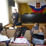 Сотрудники ГИБДД в рамках «Недели мужества» организовали для школьников экскурсию в МО МВД «Удомельский»