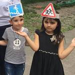 Дошколята из детского сада № 47 г. Владикавказа показали флэш моб «Вместе за руки возьмемся – с безопасностью не расстаемся»