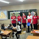 Школьники-волонтеры из МБОУ СОШ №1 провели серию мероприятий с учениками начальной школы.
