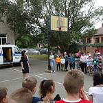 В период летних каникул школьники Ставрополя сдают экспресс-экзамены по ПДД в мобильных пунктах ГИБДД 