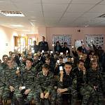 На Ставрополье учащимся кадетских классов вручили световозвращающие нашивки для формы
