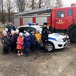 Сотрудники Госавтоинспекции совместно с сотрудниками МЧС посетили малышей из детского сада в городе Гагарин