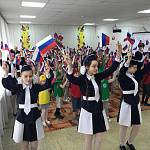 ЮИДовцы Дона провели флешмоб «Детям России – безопасные дороги» 