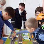 Мобильный комплекс «Лаборатория безопасности» помогает юным новгородцам совершенствовать знания дорожной культуры
