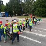 В Великом Новгороде на пешеходных переходах дети проходят экспресс-курс дорожной безопасности