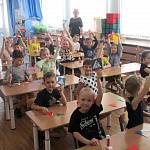 Познавательный урок дорожной грамоты провели сотрудники Госавтоинспекции для дошкольников города Бердска