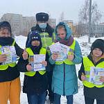 Сотрудники Госавтоинспекции г. Кемерово совместно с ребятами и педагогами провели акцию «Письмо водителю»