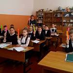 В школах Липецкой области на физкультминутках дети используют световозвра-щатели