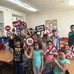 Установки безопасности детей на дорогах демонстрируют школьники Кабардино-Балкарии взрослым 