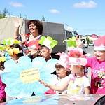 Молодежь Югры с хештегами «#Дети цветы жизни – дайте им вырасти!» призвала водителей к соблюдению дорожных правил 