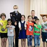В Кемерове сотрудники ГИБДД провели занятие для воспитанников центра «Маленький принц»