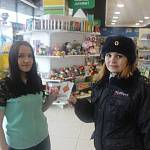 В торговых центрах Югры сотрудники Госавтоинспекции рассказывают посетителям  о разновидностях детских удерживающих устройств