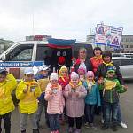 Воспитанники детского сада «Солнышко» напомнили водителям о правилах перевозки детей – пассажиров