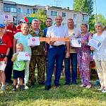 Жители Новгородской области призвали водителей-родителей к соблюдению принципов безопасной семейной поездки в автомобиле