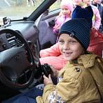 Свердловские Госавтоинспекторы пригласили детей на службу в полицию, заинтересовав их Правилами дорожного движения 