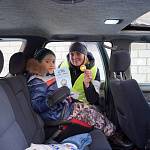 Поронайская Госавтоинспекция, совместно с родительским патрулем, напомнили взрослым о безопасности юных пассажиров