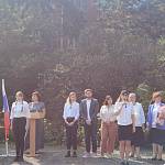 Сотрудники кемеровской Госавтоинспекции поздравили школьников с праздником и напомнили им о безопасности