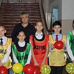 Сотрудники Госавтоинспекции Северной Осетии вместе с учащимися школы №6 г. Владикавказа провели акцию «Посвящение первоклашек в пешеходы», и уважение пожилым пешеходам