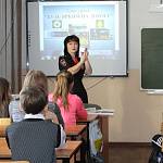 В Новосибирской области сотрудники Госавтоинспекции и специалисты образования проводят обучающиеся уроки «Будь ярким на дороге»