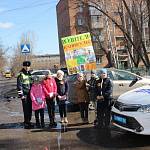 В Новокузнецке школьники напомнили водителям о детской безопасности