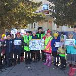 В преддверии школьных каникул автоинспекторы Республики Алтай продолжают работу по безопасности детей на придворовых территориях 