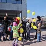 В Кузбассе в День космонавтики особенные дети запустили в небо воздушные шары с пожеланиями к участникам дорожного движения