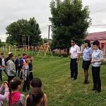 Госавтоинспекторы Правобережного района продолжают вести профилактические беседы в летних пришкольных лагерях