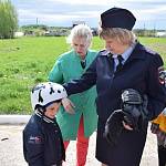 Подмосковные госавтоинспекторы проводят экспресс-курсы по правилам дорожного движения с отдыхающими за городом детьми