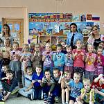 Новгородские дошкольники на практике познакомились с полезными свойствами световозвращающих элементов